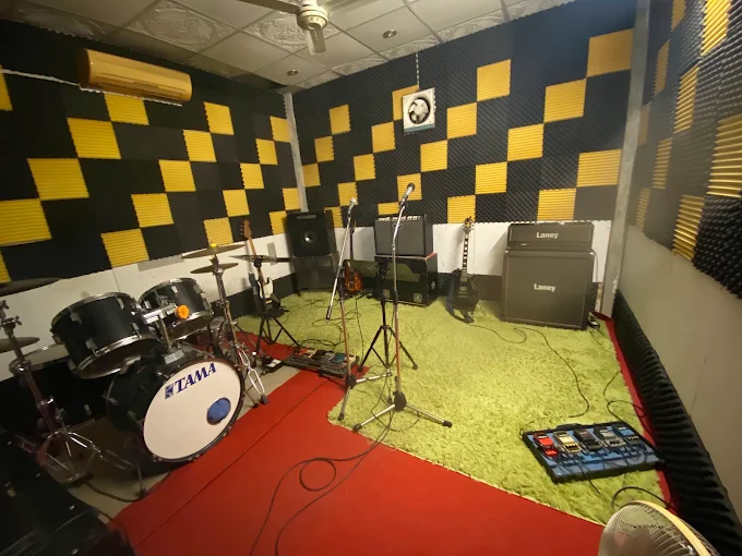 ห้องซ้อมดนตรีอาจารย์หนิม