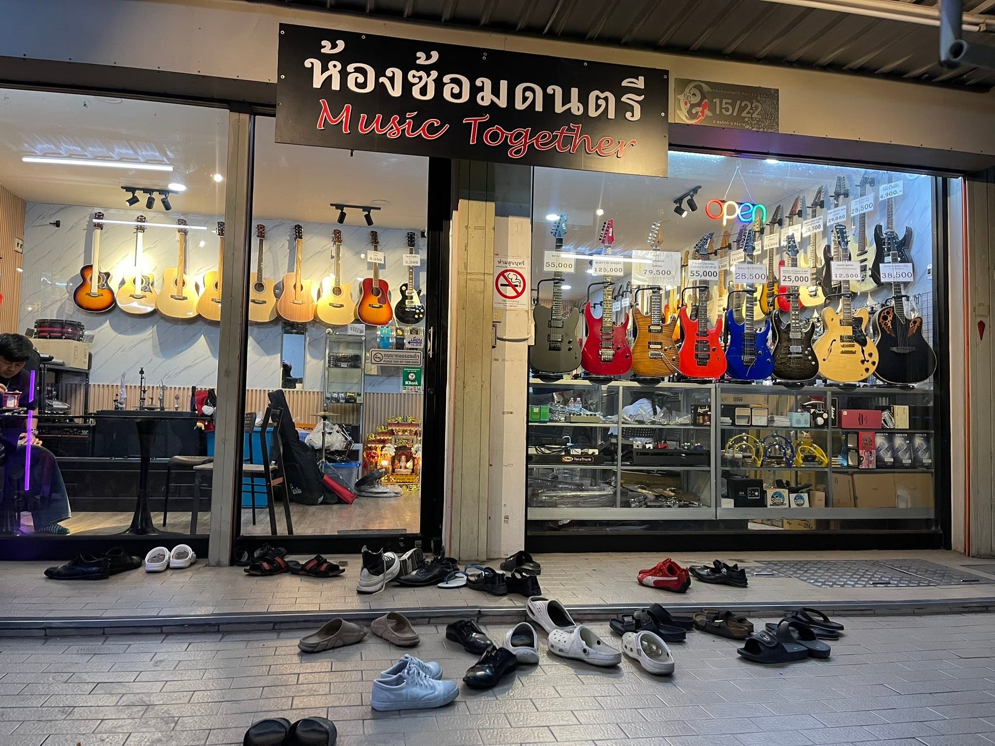 Nirat music ห้องซ้อมดนตรี ศรีราชา