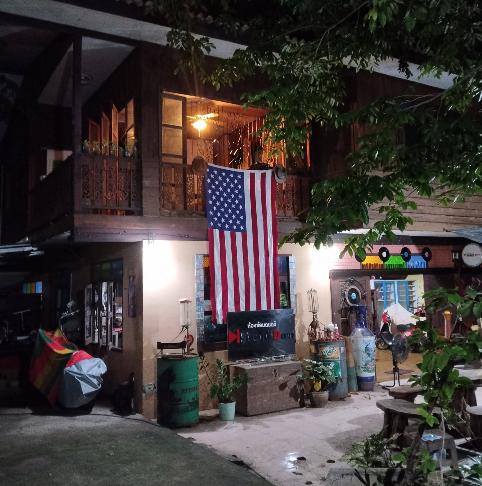 ห้องซ้อมดนตรี Sound D ตาก & Arty D Cafe